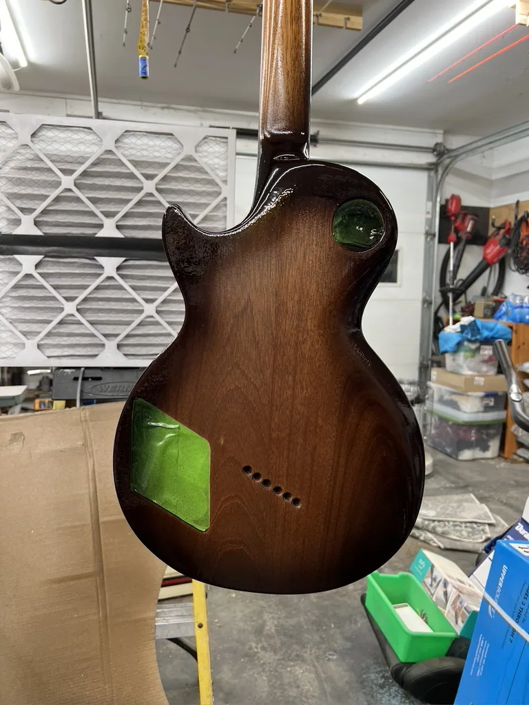 The guitar in nitrocellulose lacquer with a black burst back